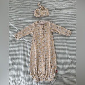 Magnetic Me Unisex Baby Gown with Hat - 0-3 months